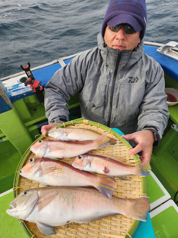 釣船浅八丸 - 湘南・平塚発 フィッシングエンターテイメント